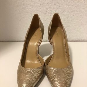 Gold Pumps